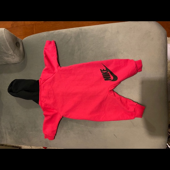 Baby girl Nike jumpsuit - Picture 3 of 3